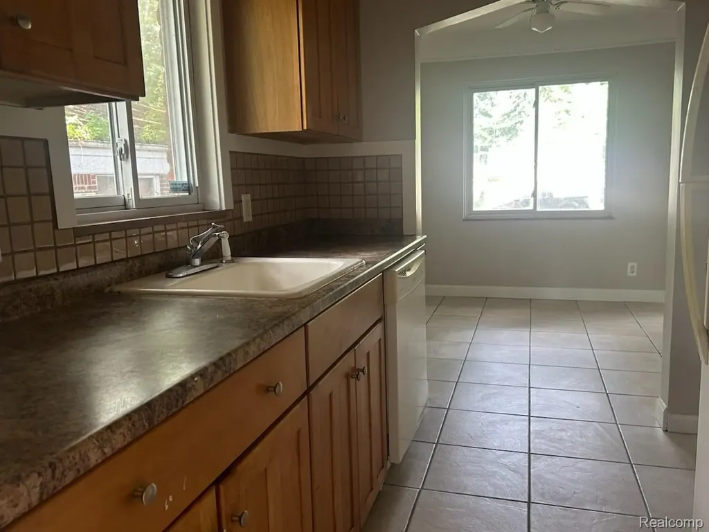 18500 Garfield Redford Charter Township MI 48240