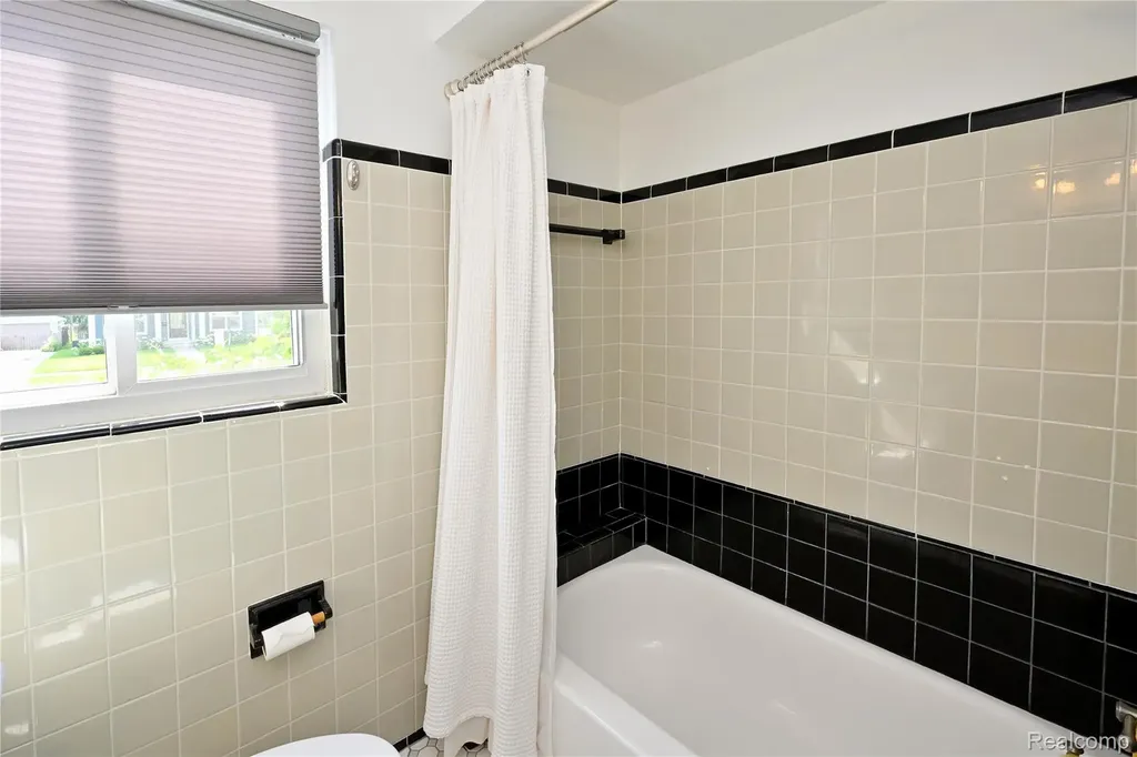 3803 Linwood Avenue Royal Oak City MI 48073