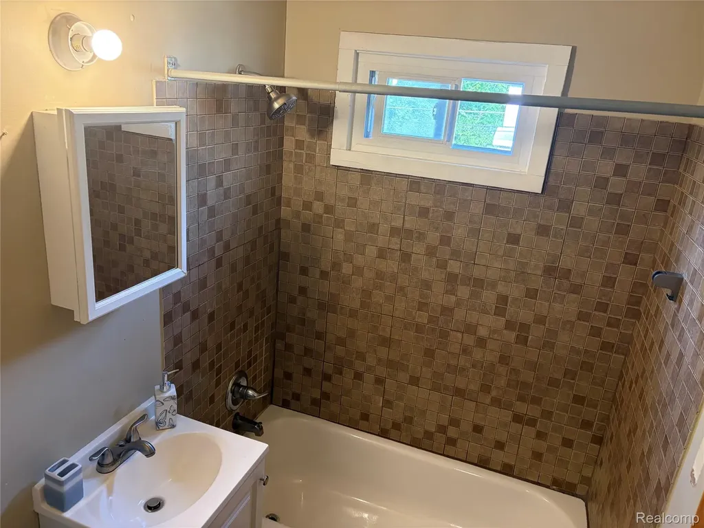 33121 Alberta Street Westland City MI 48186
