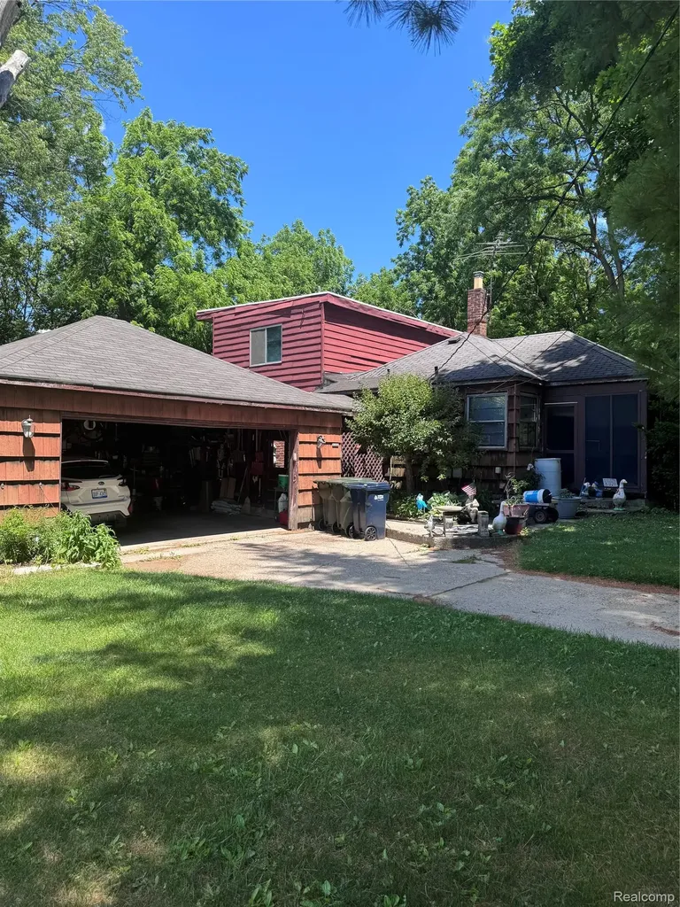 5501 Plymouth Street Sterling Heights City MI 48310