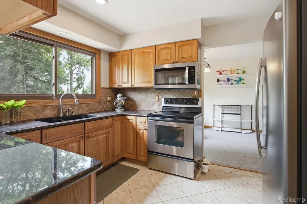 33665 Curtis Road Livonia City MI 48152