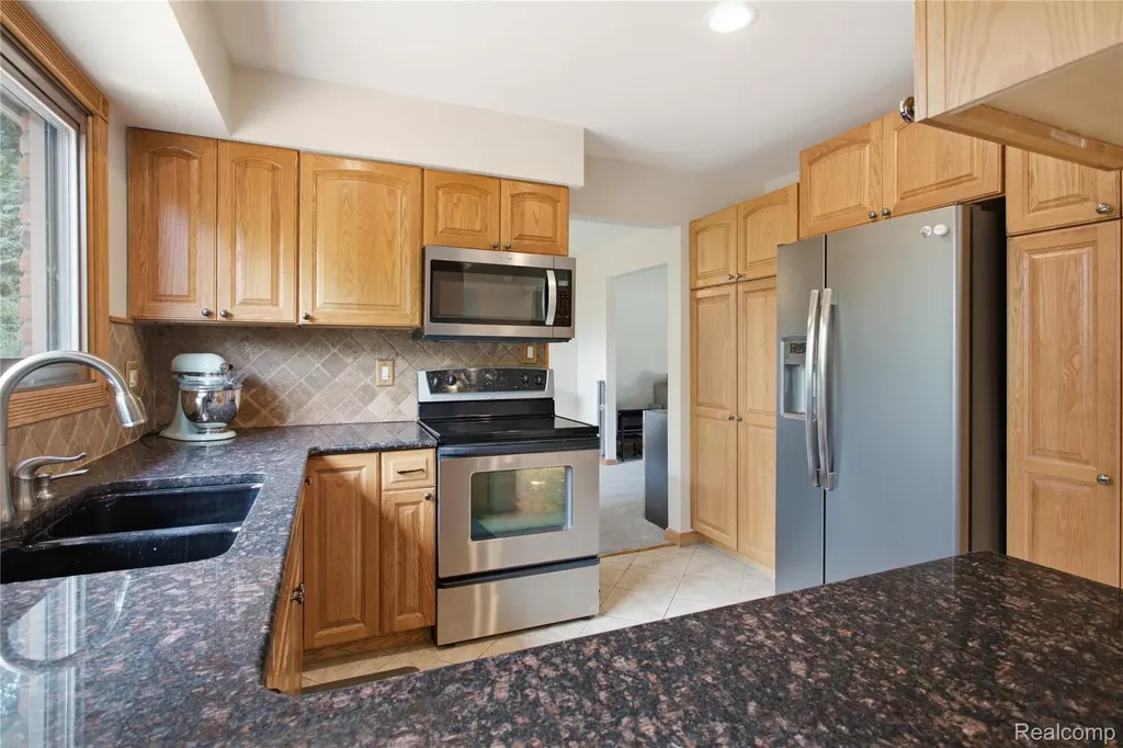 33665 Curtis Road Livonia City MI 48152