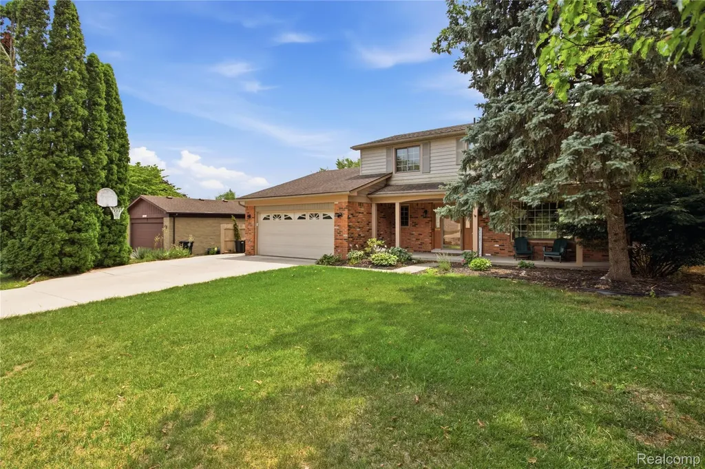 33665 Curtis Road Livonia City MI 48152