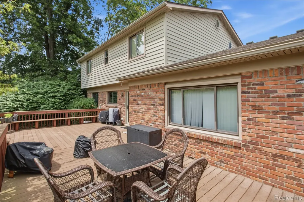 33665 Curtis Road Livonia City MI 48152