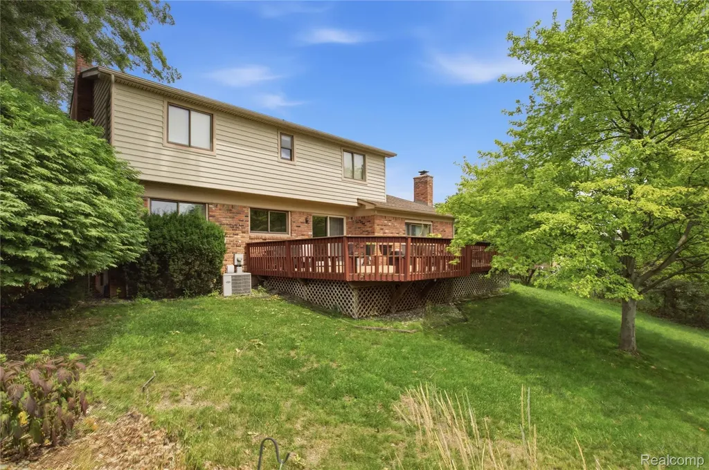 33665 Curtis Road Livonia City MI 48152