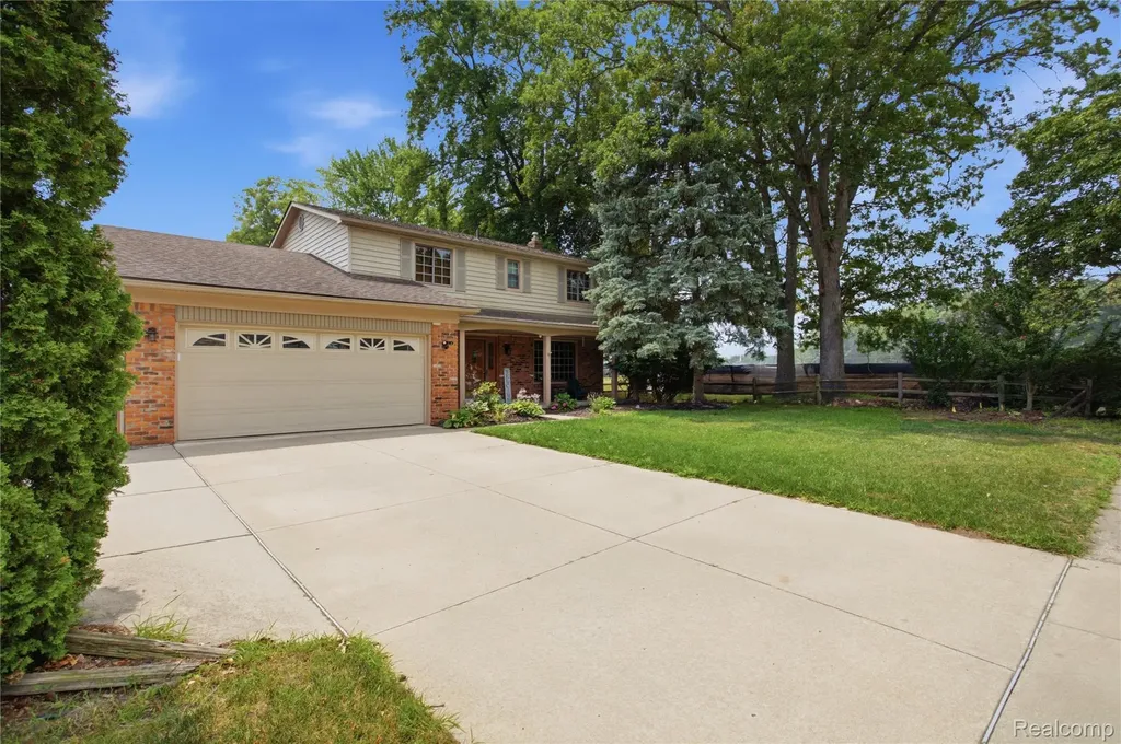 33665 Curtis Road Livonia City MI 48152