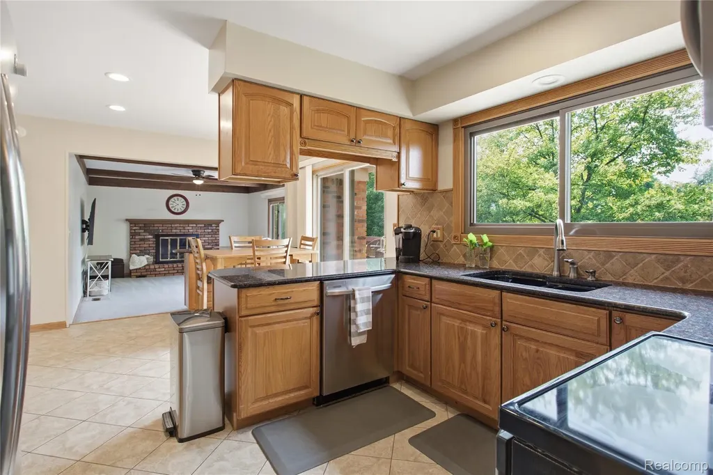 33665 Curtis Road Livonia City MI 48152