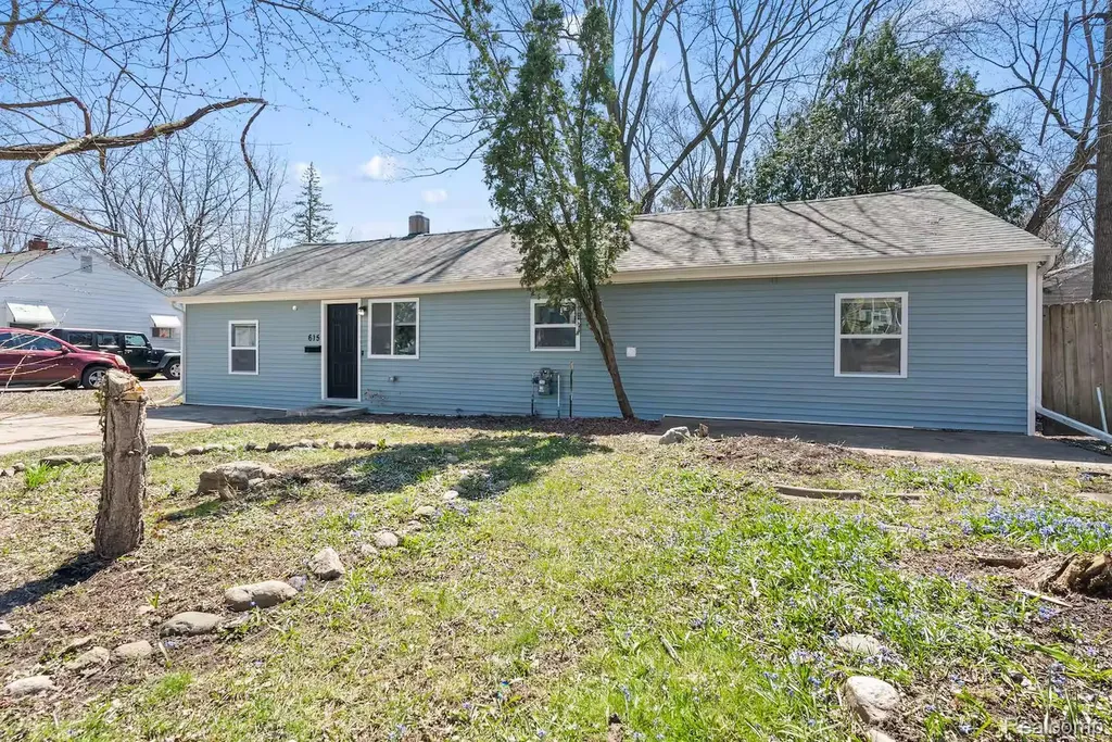 615 W Hodge Avenue Lansing City MI 48910