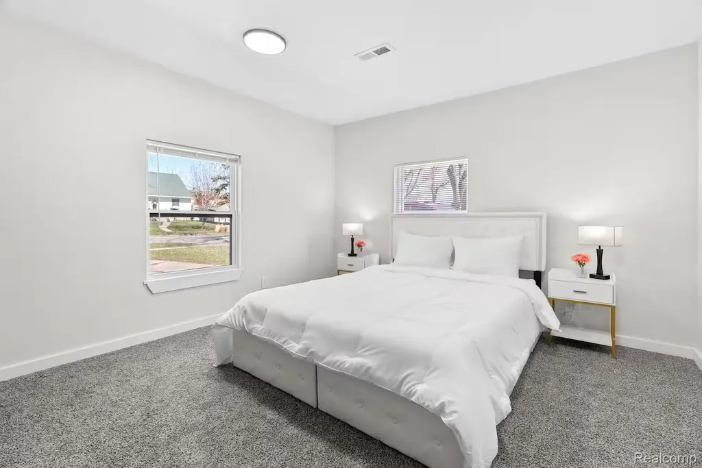 615 W Hodge Avenue Lansing City MI 48910