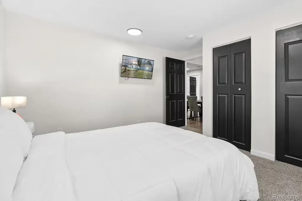 615 W Hodge Avenue Lansing City MI 48910