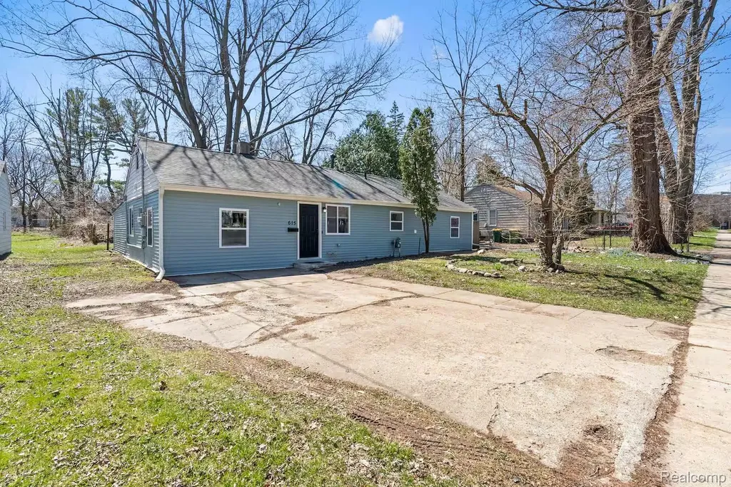 615 W Hodge Avenue Lansing City MI 48910