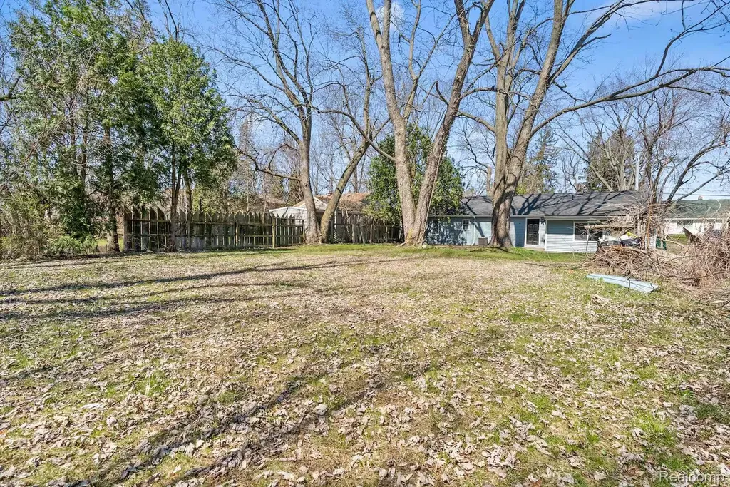 615 W Hodge Avenue Lansing City MI 48910