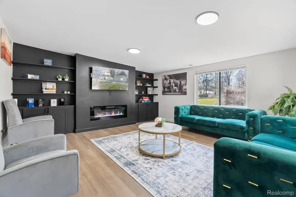 615 W Hodge Avenue Lansing City MI 48910