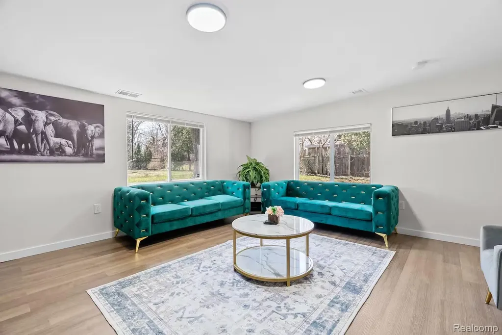 615 W Hodge Avenue Lansing City MI 48910