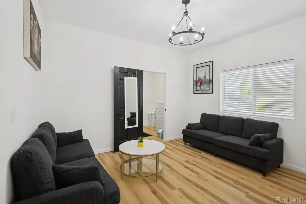 909 N Pine Street Lansing City MI 48906