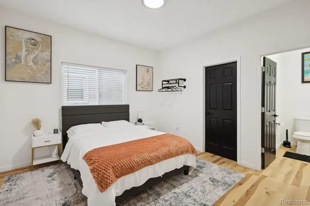 909 N Pine Street Lansing City MI 48906