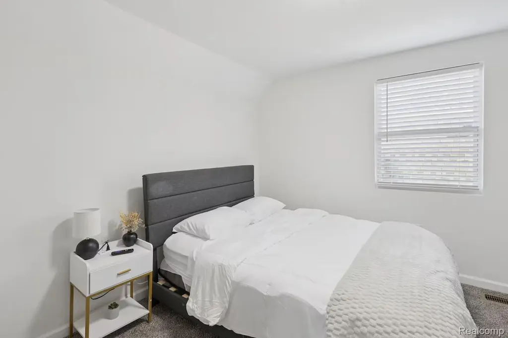 909 N Pine Street Lansing City MI 48906