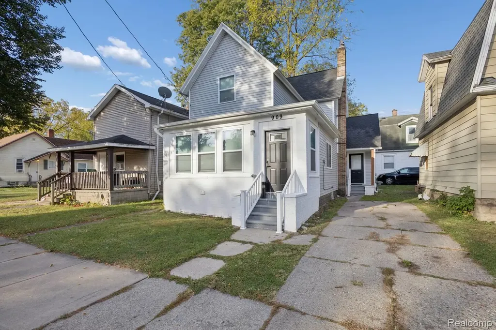 909 N Pine Street Lansing City MI 48906