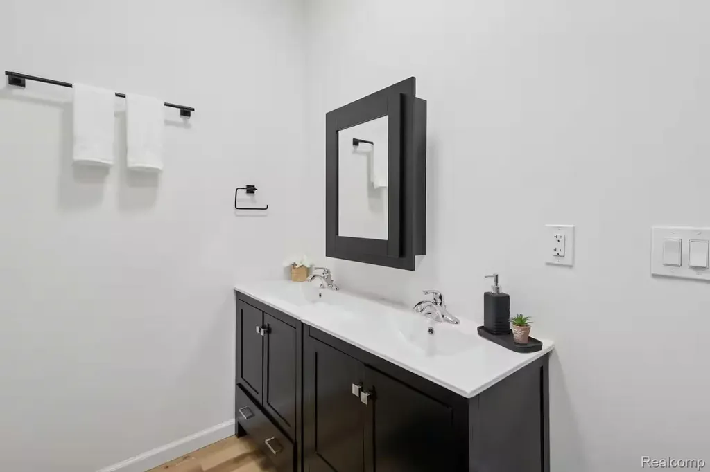 909 N Pine Street Lansing City MI 48906