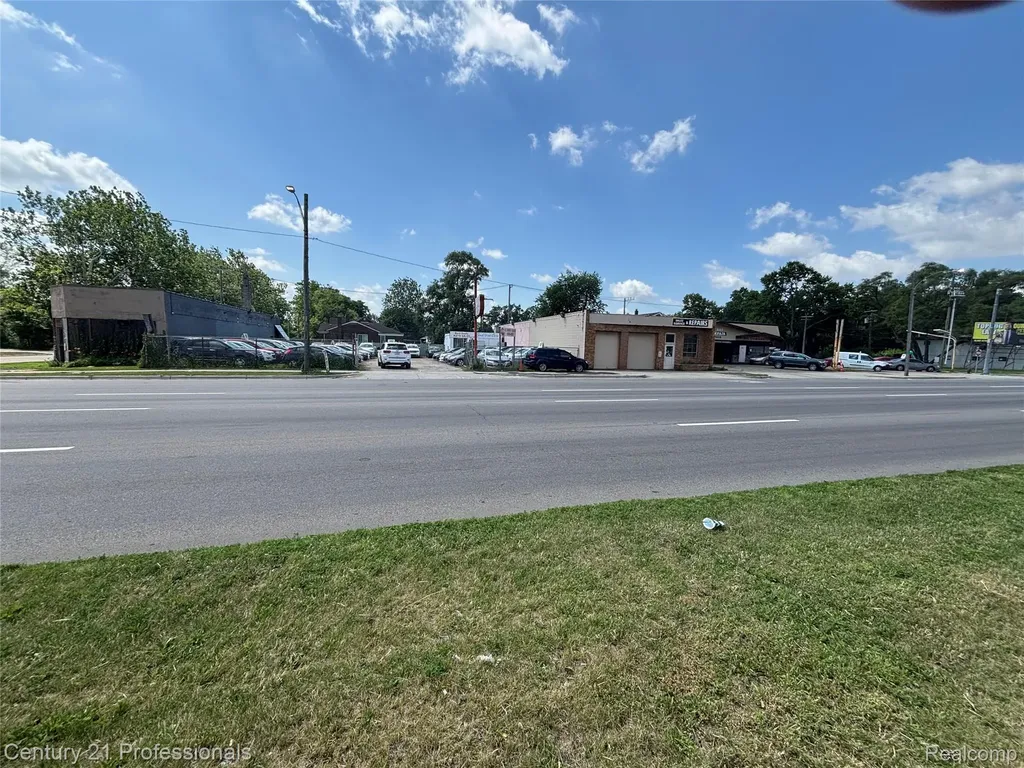 1790 E 8 Mile Road Detroit City MI 48203
