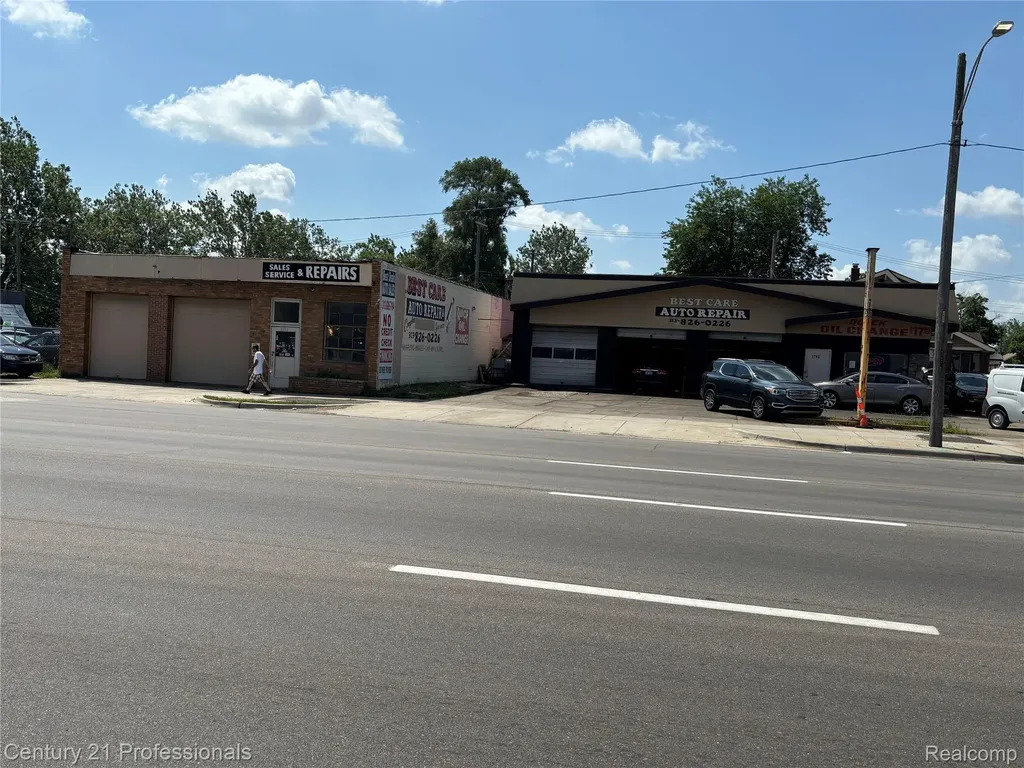 1790 E 8 Mile Road Detroit City MI 48203