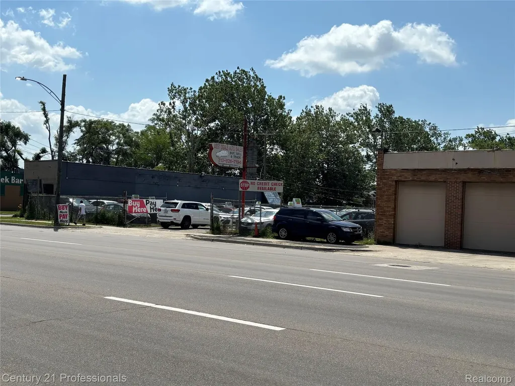 1790 E 8 Mile Road Detroit City MI 48203