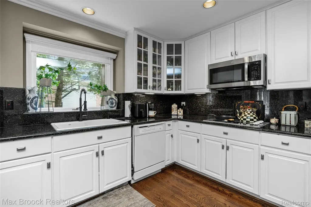 7398 Autumn Hill Drive West Bloomfield Charter Township MI 48323