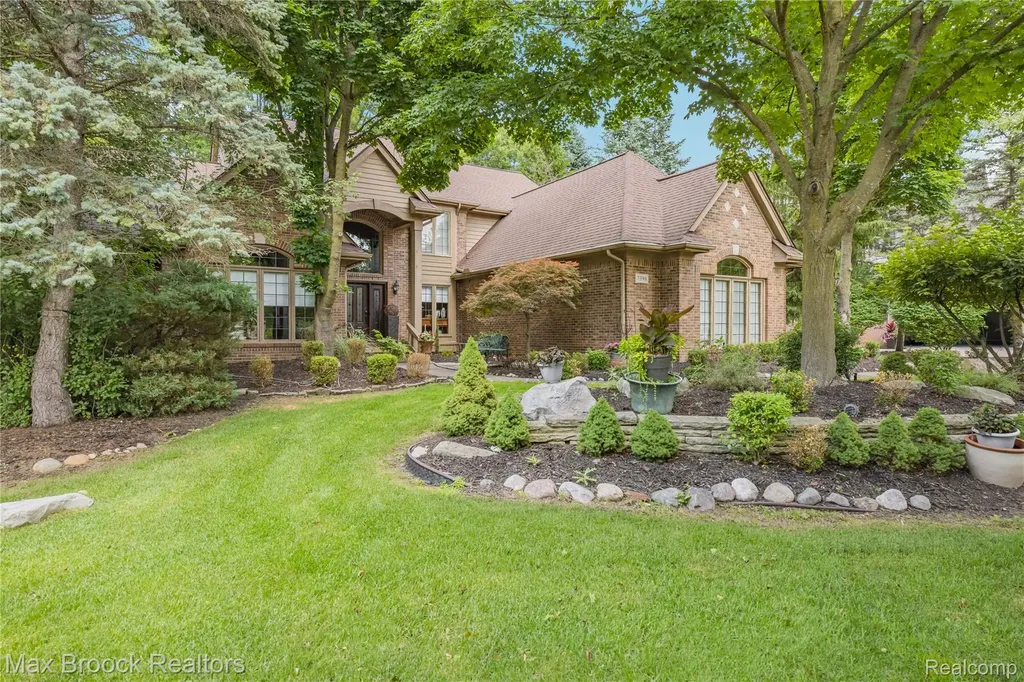 7398 Autumn Hill Drive West Bloomfield Charter Township MI 48323