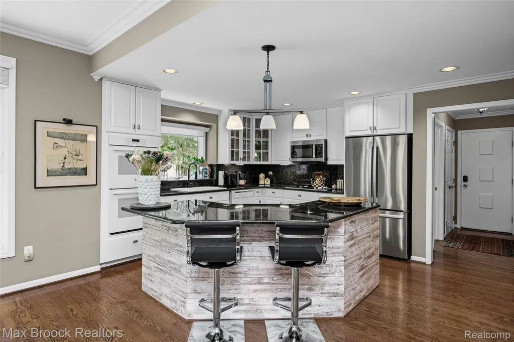 7398 Autumn Hill Drive West Bloomfield Charter Township MI 48323