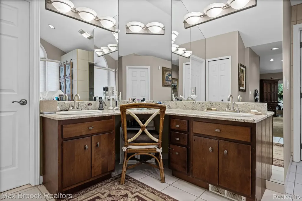 7398 Autumn Hill Drive West Bloomfield Charter Township MI 48323
