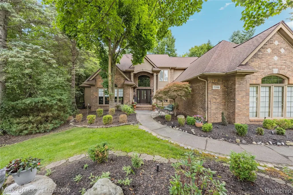 7398 Autumn Hill Drive West Bloomfield Charter Township MI 48323