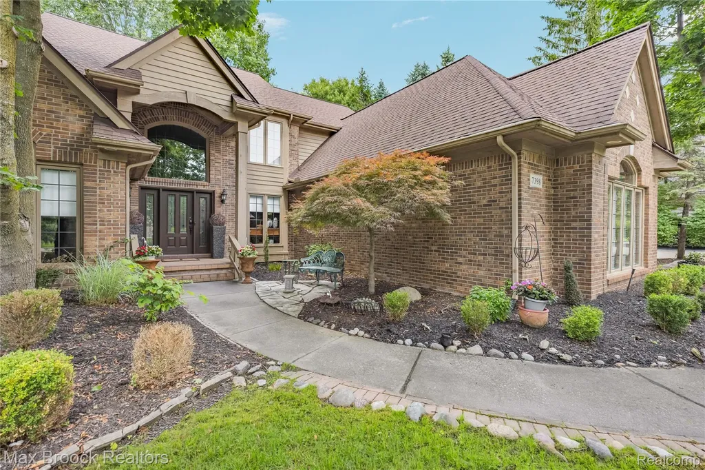 7398 Autumn Hill Drive West Bloomfield Charter Township MI 48323