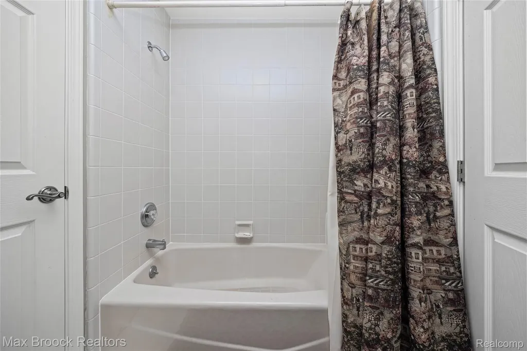 7398 Autumn Hill Drive West Bloomfield Charter Township MI 48323