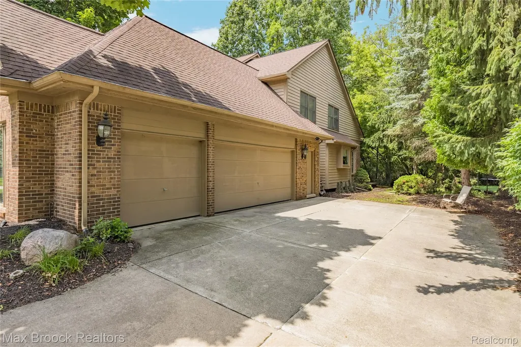 7398 Autumn Hill Drive West Bloomfield Charter Township MI 48323