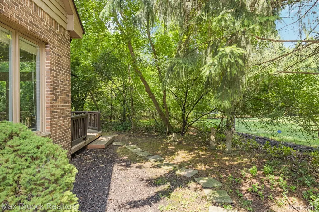 7398 Autumn Hill Drive West Bloomfield Charter Township MI 48323