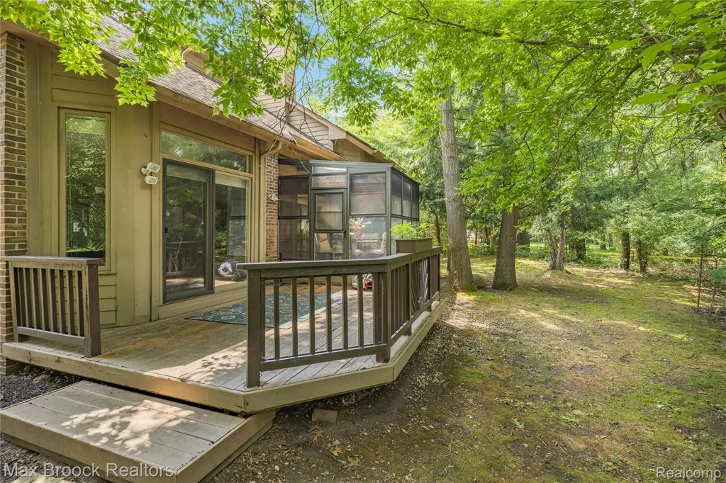 7398 Autumn Hill Drive West Bloomfield Charter Township MI 48323
