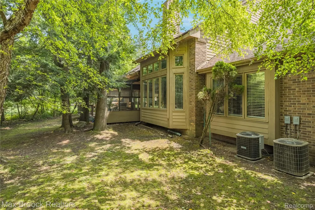 7398 Autumn Hill Drive West Bloomfield Charter Township MI 48323
