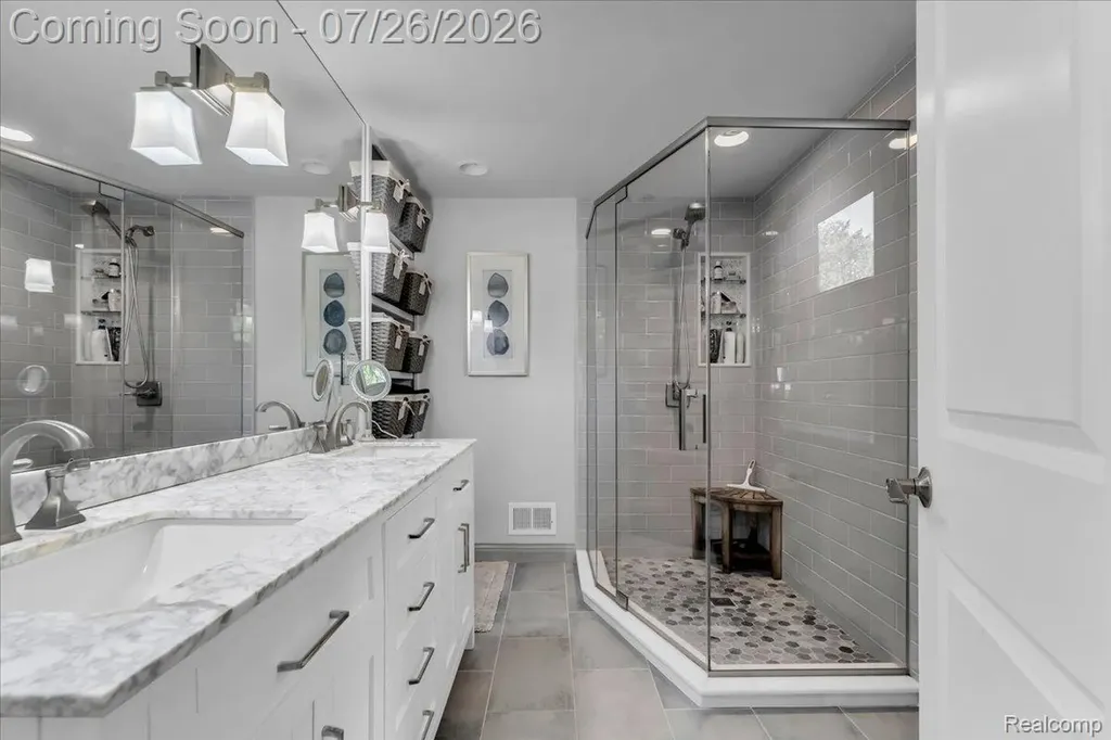 2768 Homewood Drive Troy City MI 48098