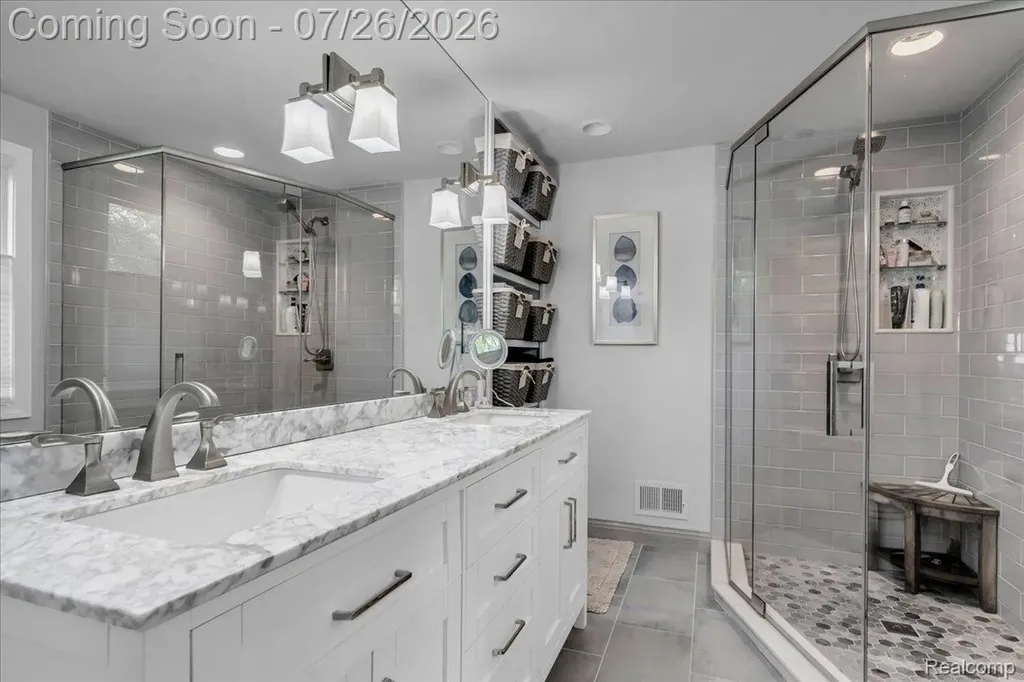 2768 Homewood Drive Troy City MI 48098