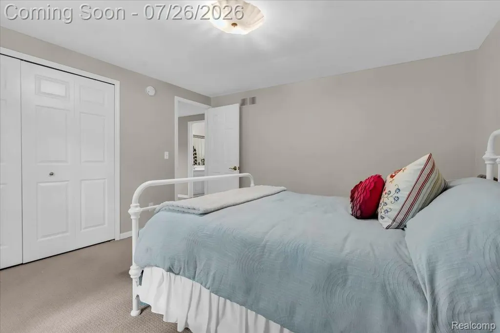 2768 Homewood Drive Troy City MI 48098