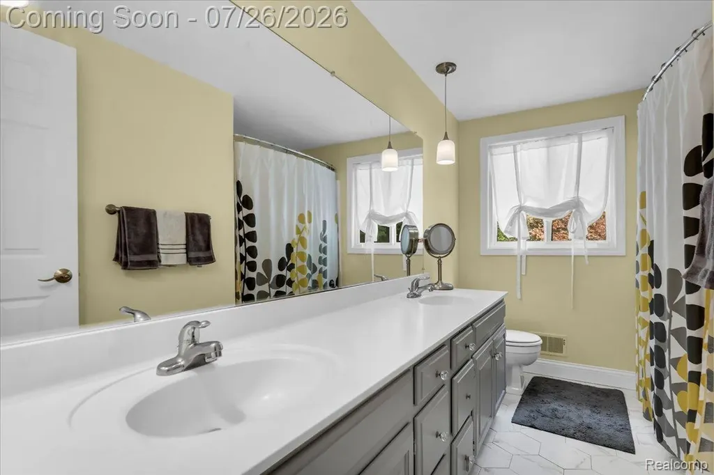 2768 Homewood Drive Troy City MI 48098