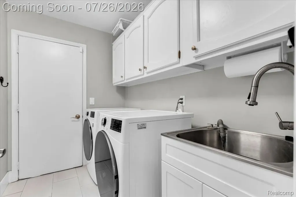 2768 Homewood Drive Troy City MI 48098