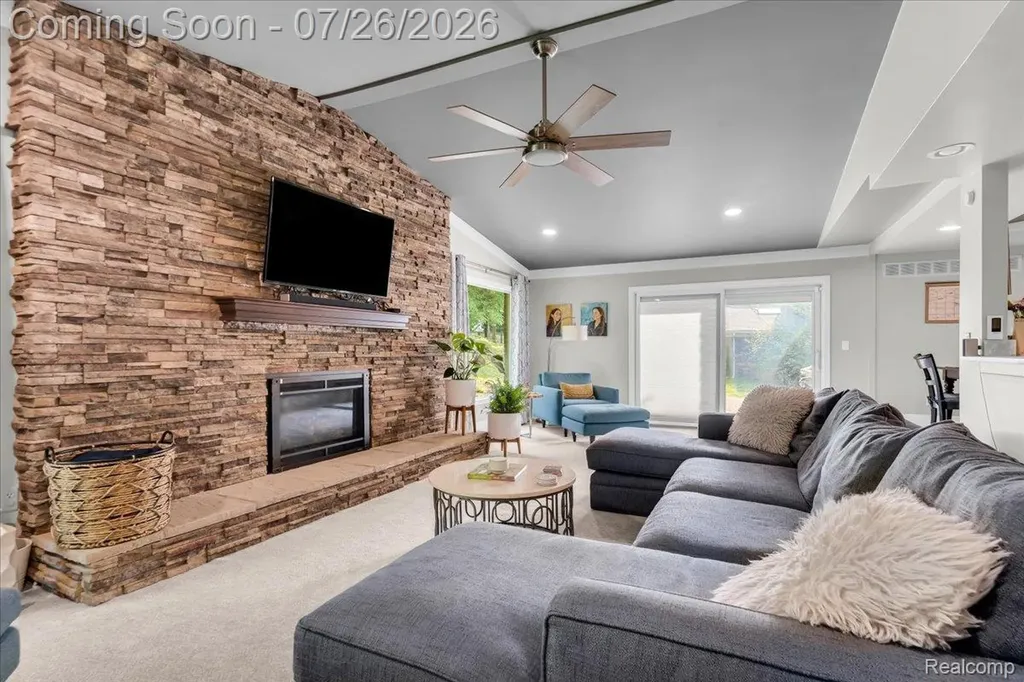 2768 Homewood Drive Troy City MI 48098