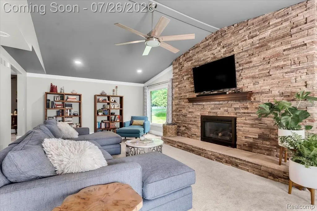 2768 Homewood Drive Troy City MI 48098