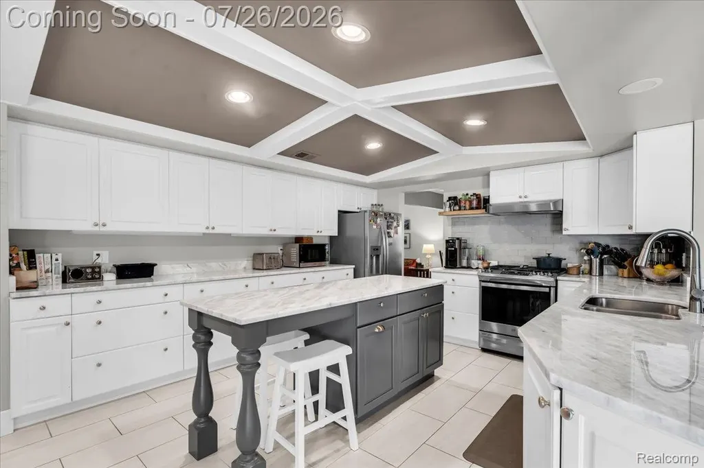 2768 Homewood Drive Troy City MI 48098
