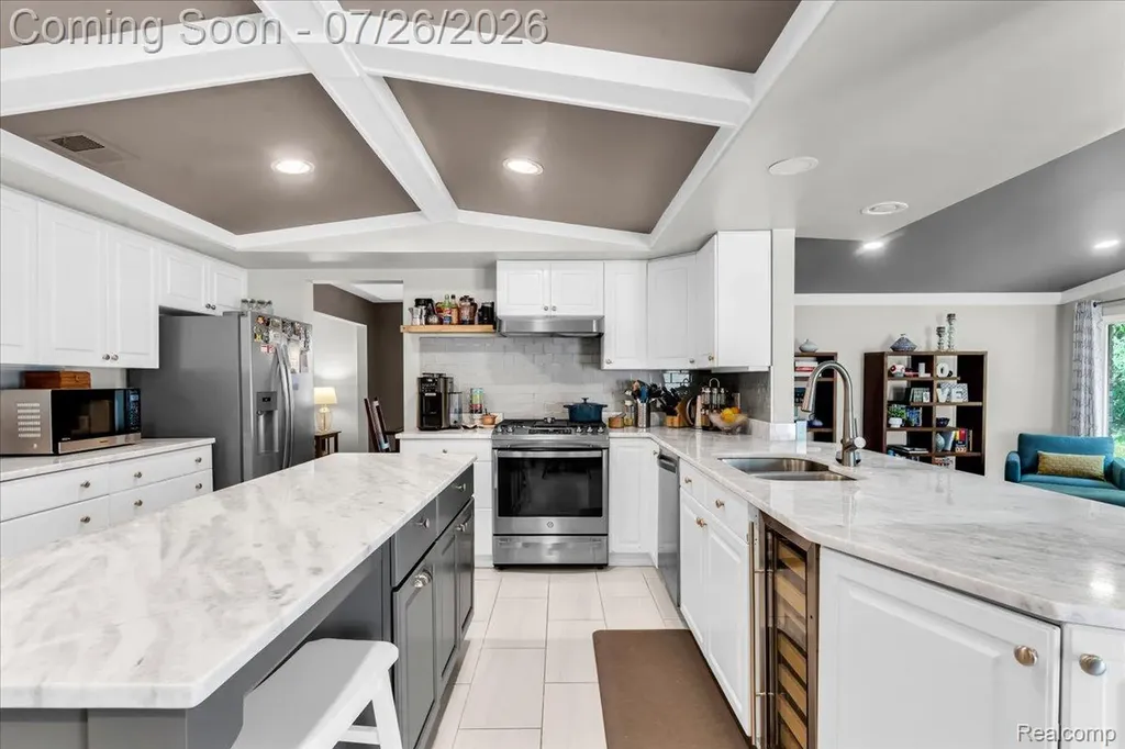 2768 Homewood Drive Troy City MI 48098