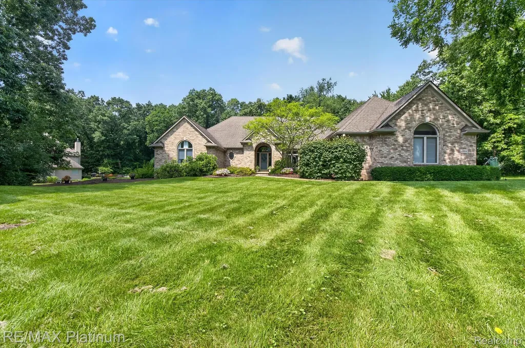 Genoa Township MI, 5264 Pinewood Drive