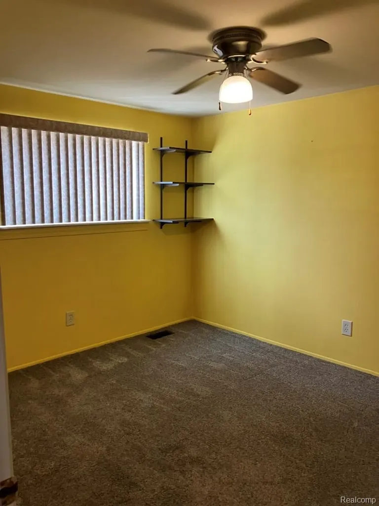 20817 Washington Roseville City MI 48066