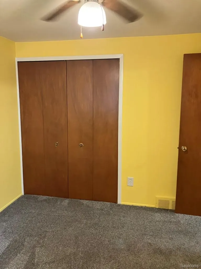 20817 Washington Roseville City MI 48066