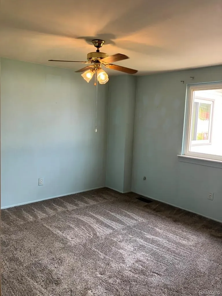 20817 Washington Roseville City MI 48066